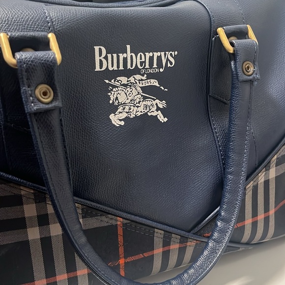 Burberrys duffle bag! - Picture 8 of 9